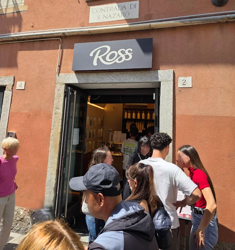 ROSS-gelateria-artiogianale-Lake-Como-negozio-Via-Francesco-Muralto,-39